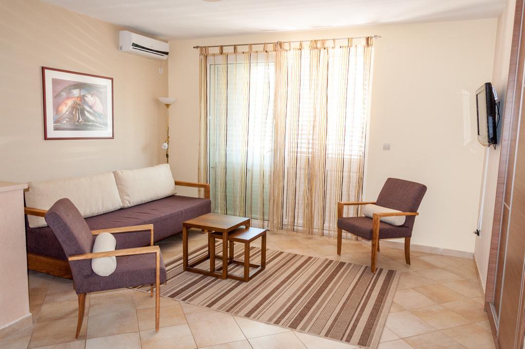 Apartments Lila Aurea Petrovac Стая снимка